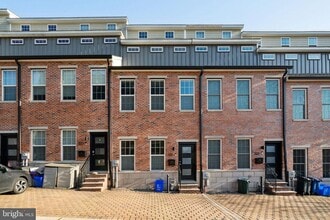 Building Photo - 325 Wright St