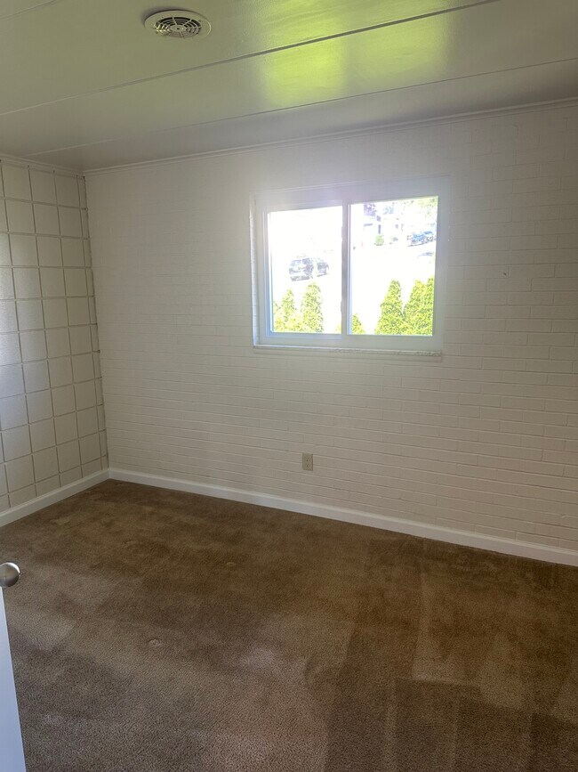 Bedroom 1 - 439 College Ave