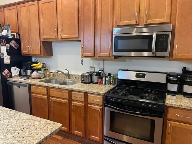 Building Photo - 1719 N Western Ave