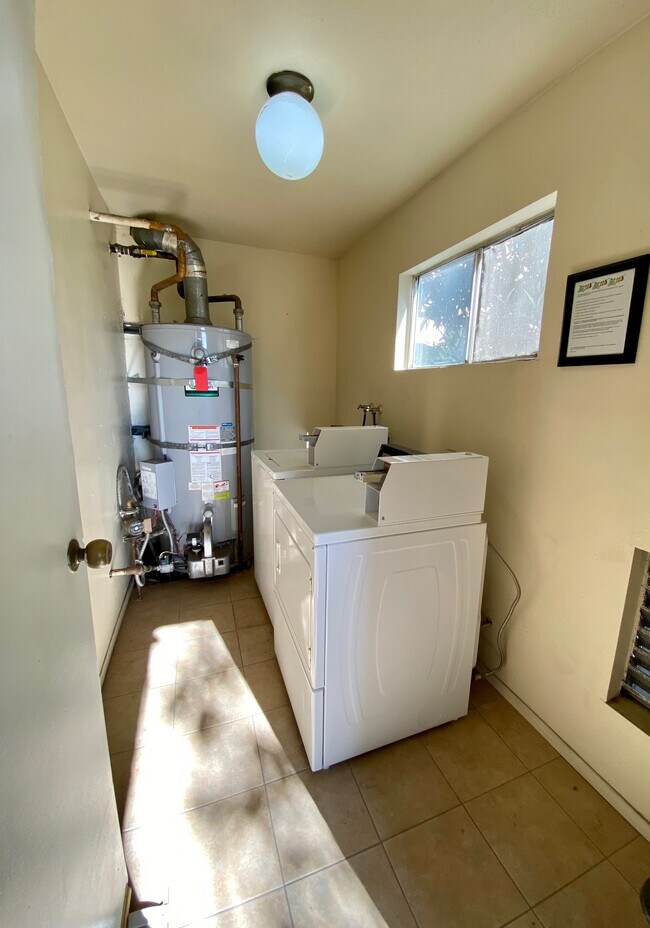 Building Photo - 3646 Dunn Dr
