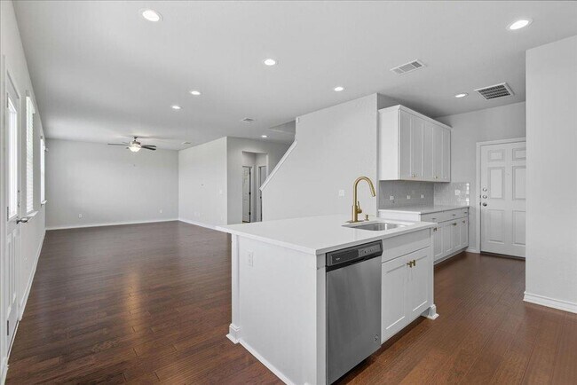 Foto del edificio - 3801 Soft Shore Ln