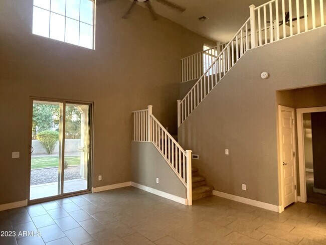 Building Photo - 3104 N 32nd Way
