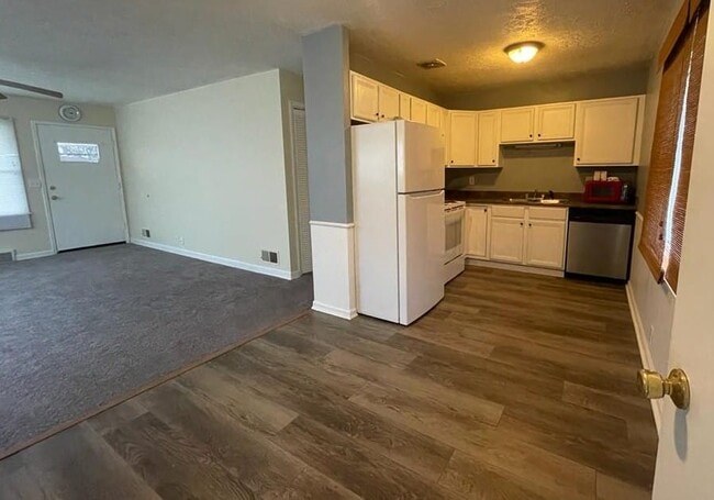 Building Photo - 3923 Mantell Ave