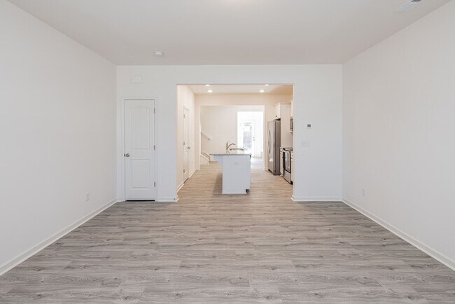 Building Photo - Beautiful Modern 2-Bedroom Townhome -AVAILABLE AUGUST 2026