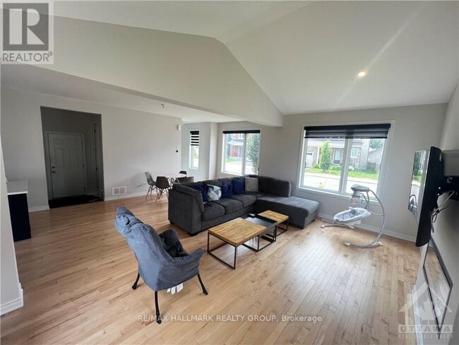 Building Photo - 616 Place De Sandillon