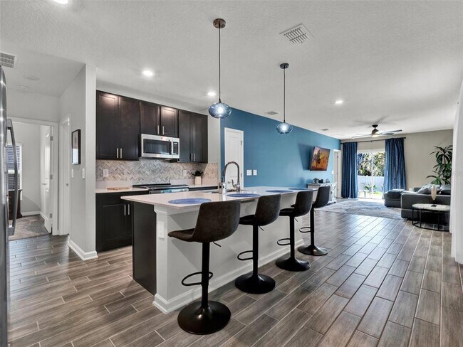 Foto del edificio - 462 Cool Summer Ln