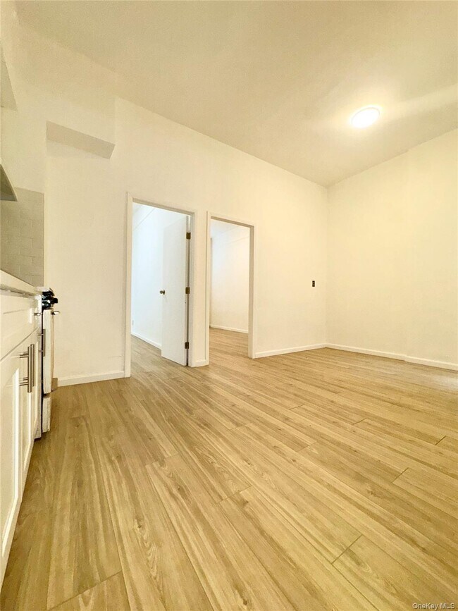 Foto del edificio - 238-03 Braddock Ave