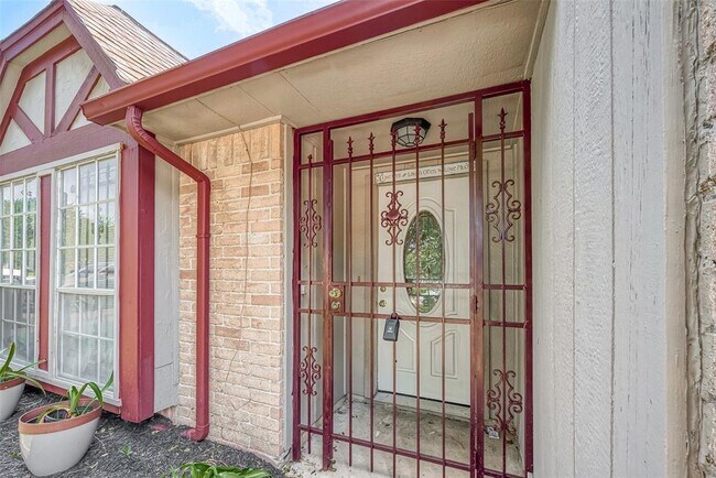 Foto del edificio - 13311 White Cliff Dr