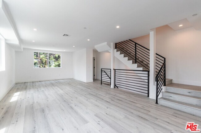 Foto del edificio - 4293 Tujunga Ave