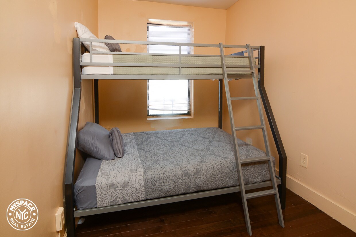 Foto principal - 132 Nostrand Ave
