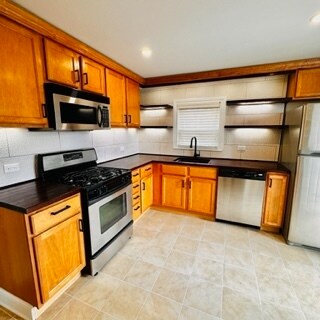 Building Photo - 1933 N Keeler Ave