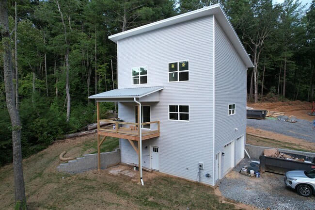 Building Photo - 15 Davis Rd