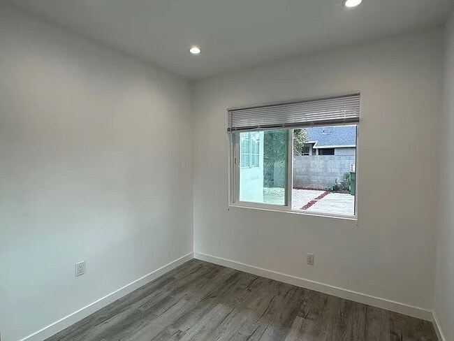 Foto del edificio - 7016 Bertrand Ave