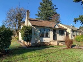 Building Photo - 6329 SE 97th Ave