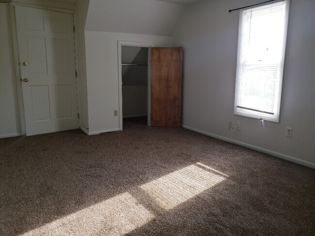 Building Photo - 1711 Evans Ave