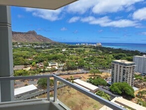 Building Photo - 2600 Pualani Way
