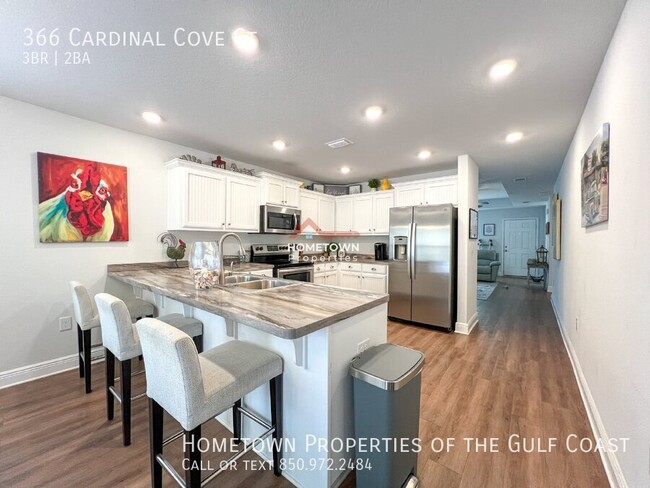Building Photo - Charming 3-Bed Home in Pensacola with 2 Fu...
