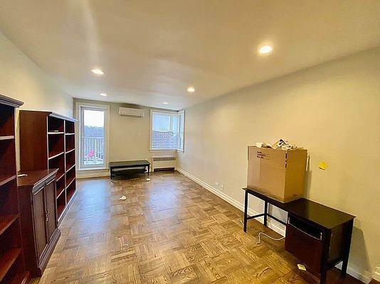 Foto del edificio - 3 bedroom in Bronx NY 10471