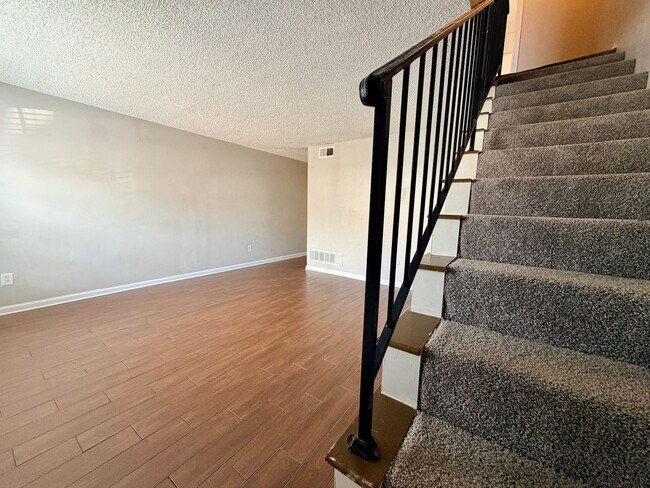 Foto del edificio - 684 Hobbs Dr