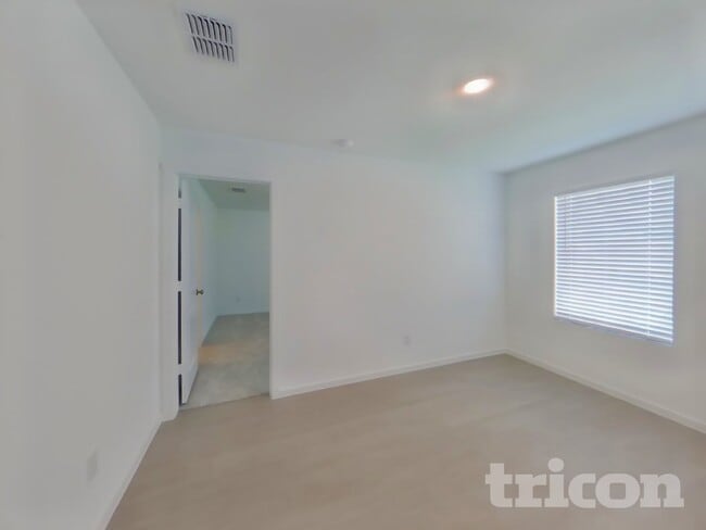 Building Photo - 806 Ginkgo Wy