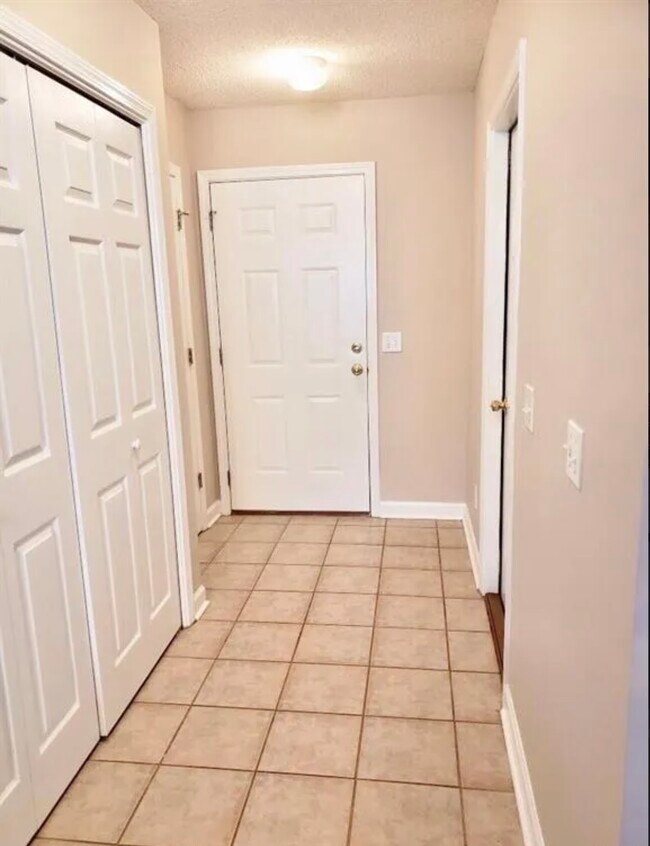 Walk way/ Laundry in double doors - 3130 Achey Dr