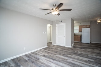Building Photo - 2525 Lakeview Ave