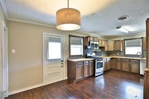 Building Photo - 2151 Westview Dr