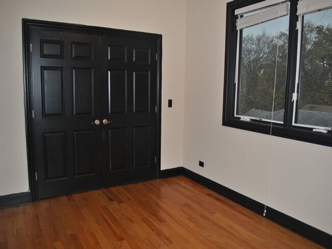 Building Photo - 6318 N Albany Ave