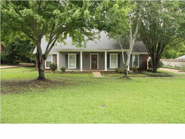 Primary Photo - 104 Oak Ridge Cir