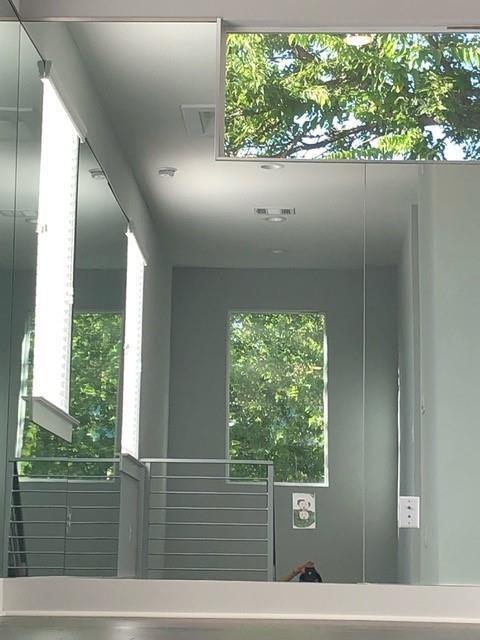 Foto del edificio - 6913 Providence Ave