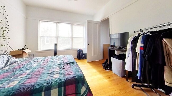 Building Photo - Second Floor Sheridan Park One Bedroom