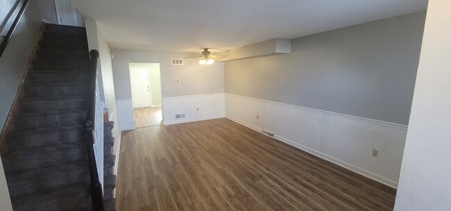 Foto del edificio - 727 Old Silver Springs Rd