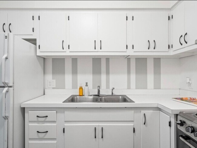 Building Photo - 2 Bedroom Condo in Minneapolis with detach...
