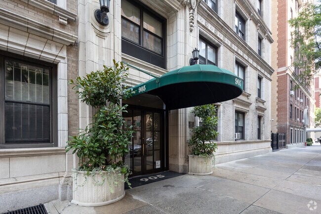 Entrance - 905 W End Ave