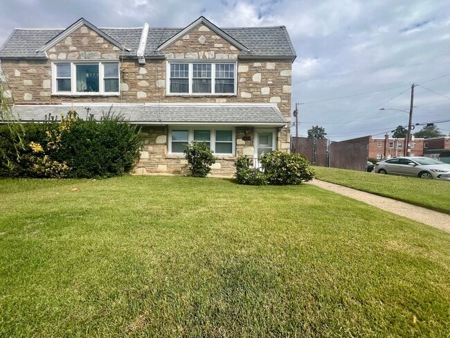 Building Photo - Stunning 2-Bedroom Apartment in Rhawnhurst...