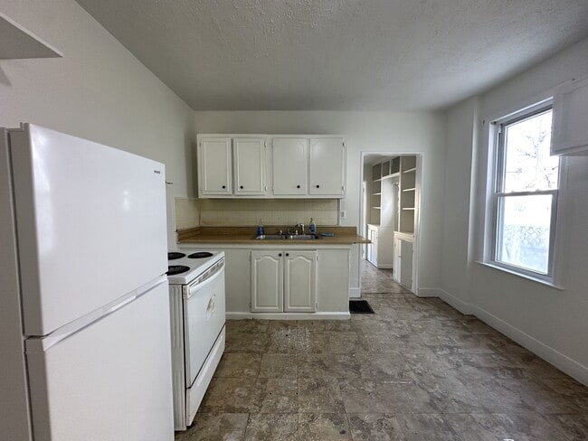 Foto del edificio - 210 Norway Ave