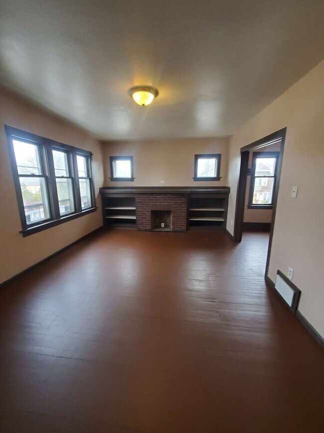 Building Photo - 2203-2205 W Melvina St. (Duplex)(ACE PROPERTY)