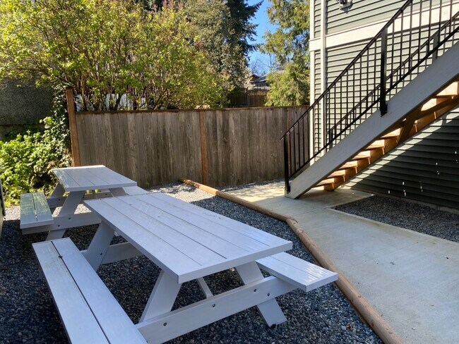 Building Photo - 1801 Hallen Ave