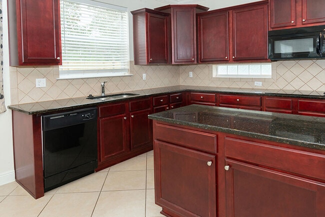 Building Photo - 876 Solimar Way