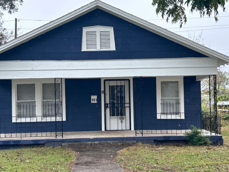 Foto principal - 921 4th Ave W