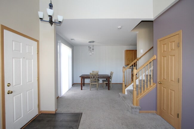 Building Photo - 2534 Hillsboro Blvd