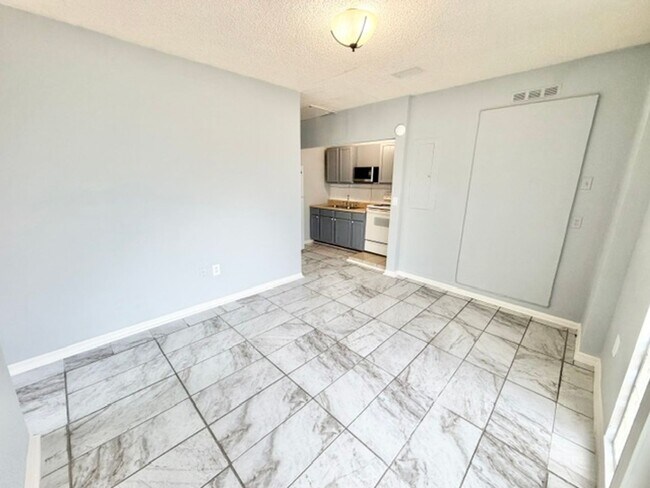 Foto del edificio - Deltona - 1 Bedroom, 1 Bathroom – $1,100.00