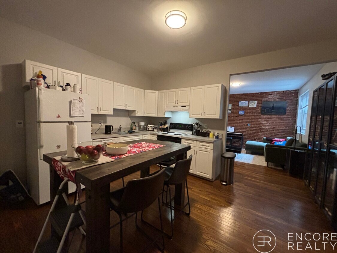 Primary Photo - 9 Stearns Rd