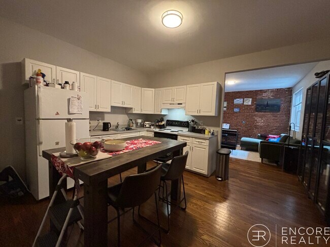 Building Photo - 9 Stearns Rd