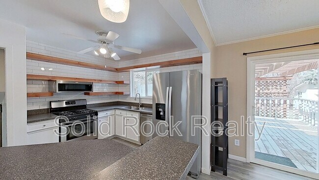 Foto del edificio - 4018 Goldenrod Dr