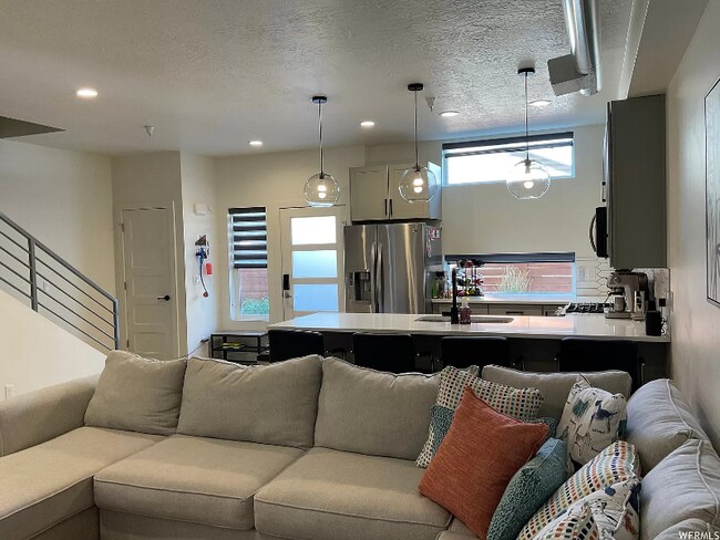 Foto del edificio - 451 N Beaumont Ct