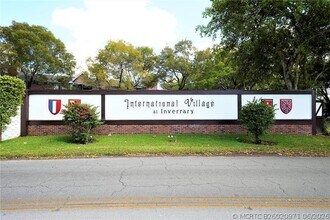 Building Photo - 3720 Inverrary Dr