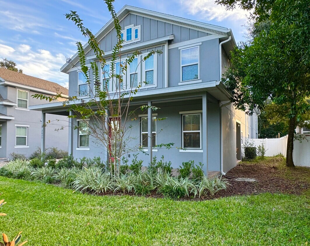 Foto principal - 2620 E Washington St