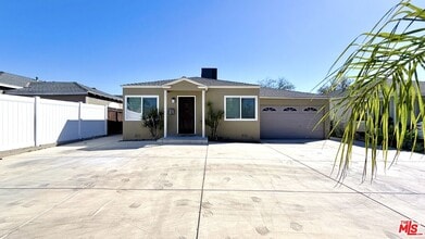 Building Photo - 11836 Rialto St