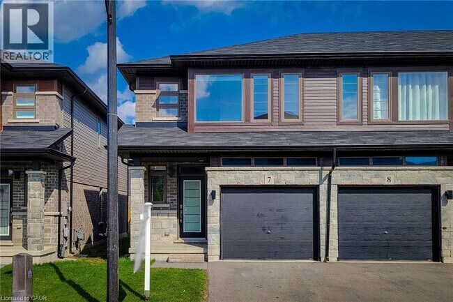 Building Photo - 30 Times Square Blvd